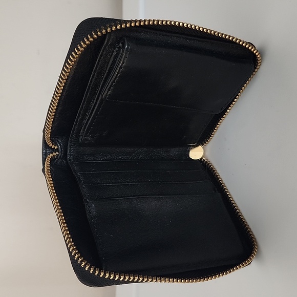 Michael Kors Jet Set Crossbody w/Free MK Wallet - Picture 14 of 15